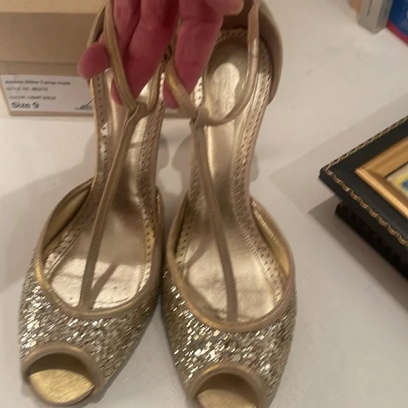 Gold Sparkle T-Srap Heels - Picture 4 of 9